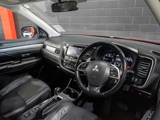 2015 Mitsubishi Outlander - Thumbnail