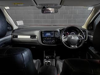 2015 Mitsubishi Outlander - Thumbnail