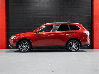2015 Mitsubishi Outlander - Thumbnail