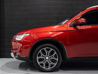 2015 Mitsubishi Outlander - Thumbnail
