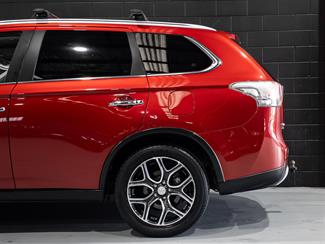 2015 Mitsubishi Outlander - Thumbnail
