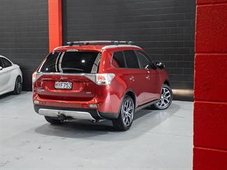 2015 Mitsubishi Outlander - Thumbnail