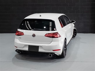 2017 Volkswagen GOLF - Thumbnail