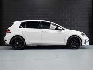 2017 Volkswagen GOLF - Thumbnail