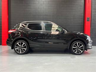 2017 Nissan Qashqai - Thumbnail