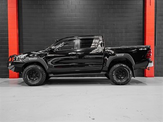 2017 TOYOTA Hilux - Thumbnail