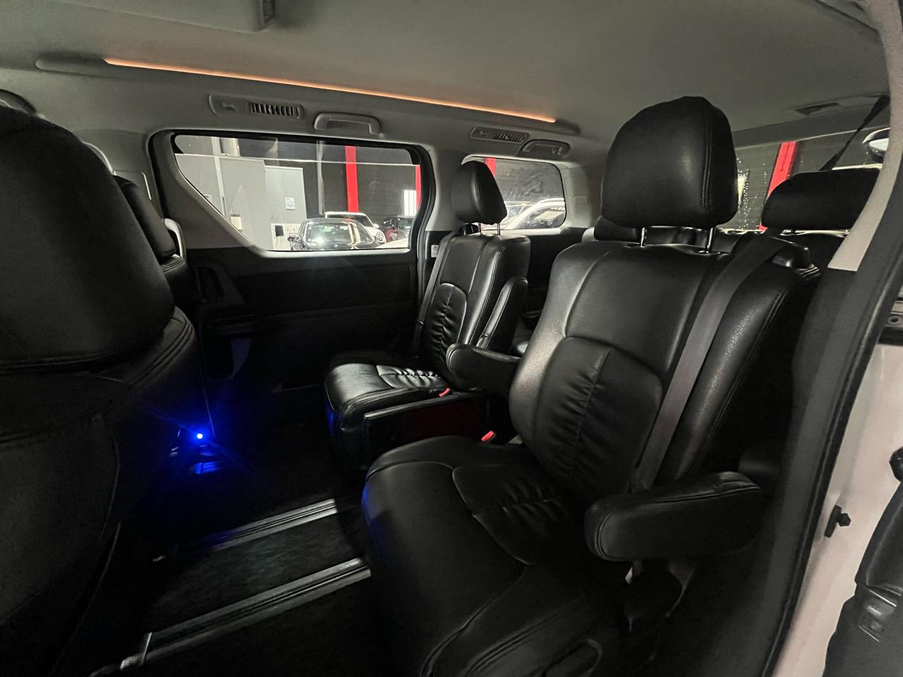 2010 TOYOTA Vellfire