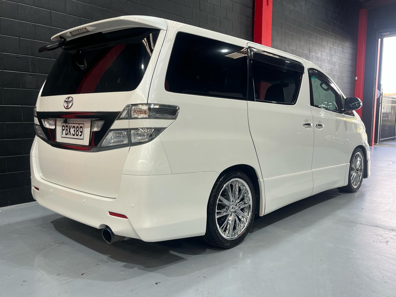 2010 TOYOTA Vellfire