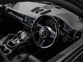 2020 Porsche Cayenne - Thumbnail