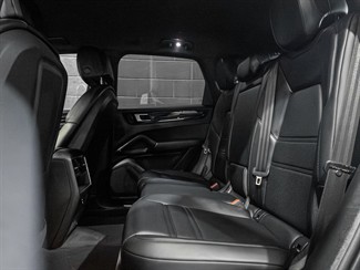 2020 Porsche Cayenne - Thumbnail