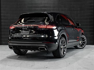 2020 Porsche Cayenne - Thumbnail
