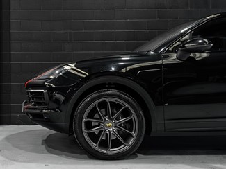 2020 Porsche Cayenne - Thumbnail