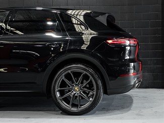 2020 Porsche Cayenne - Thumbnail