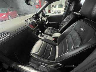 2018 Volkswagen Tiguan - Thumbnail
