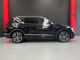 2018 Volkswagen Tiguan - Thumbnail