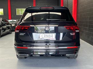 2018 Volkswagen Tiguan - Thumbnail
