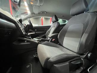 2009 Volkswagen Scirocco - Thumbnail