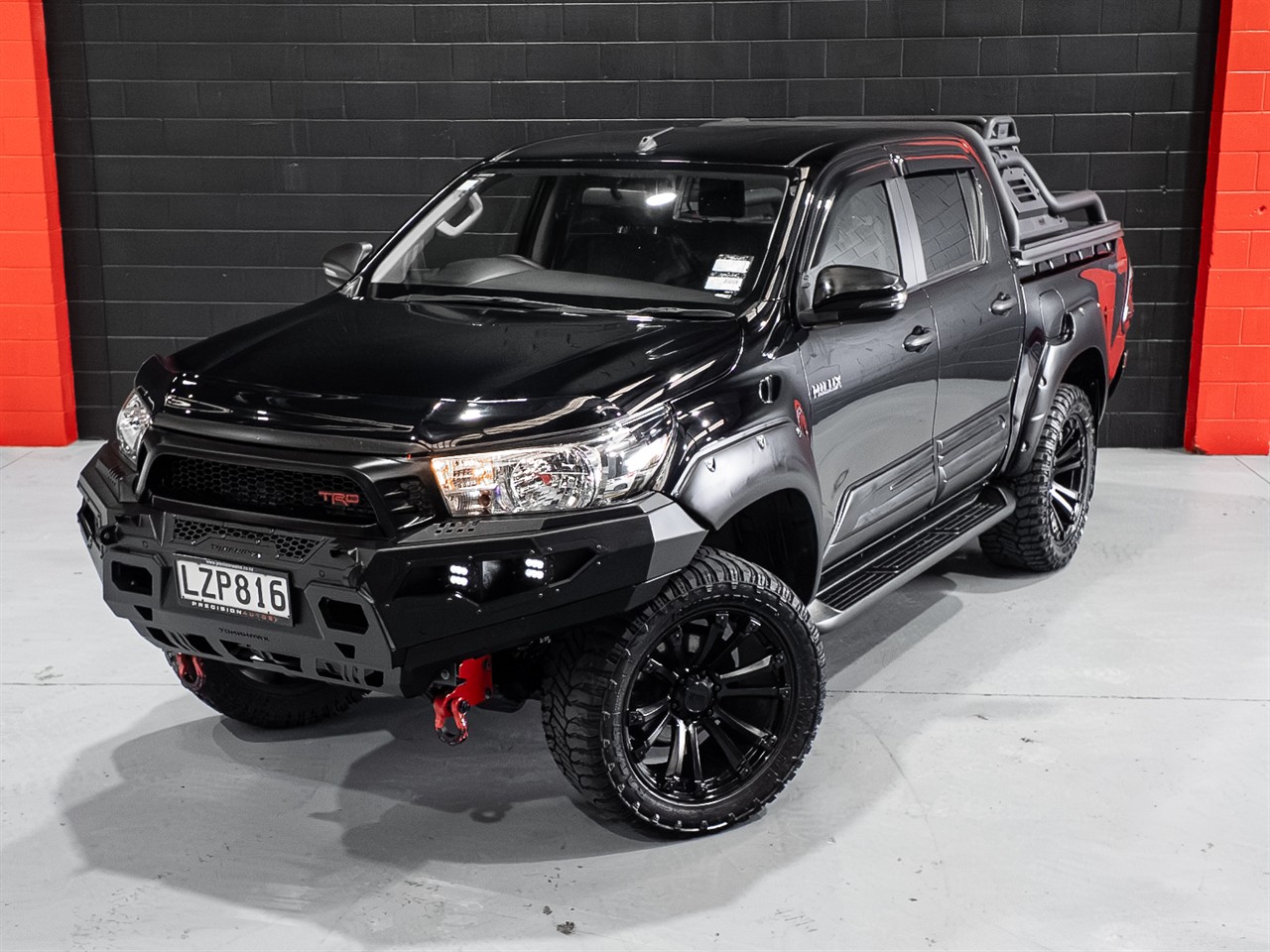 2019 TOYOTA Hilux