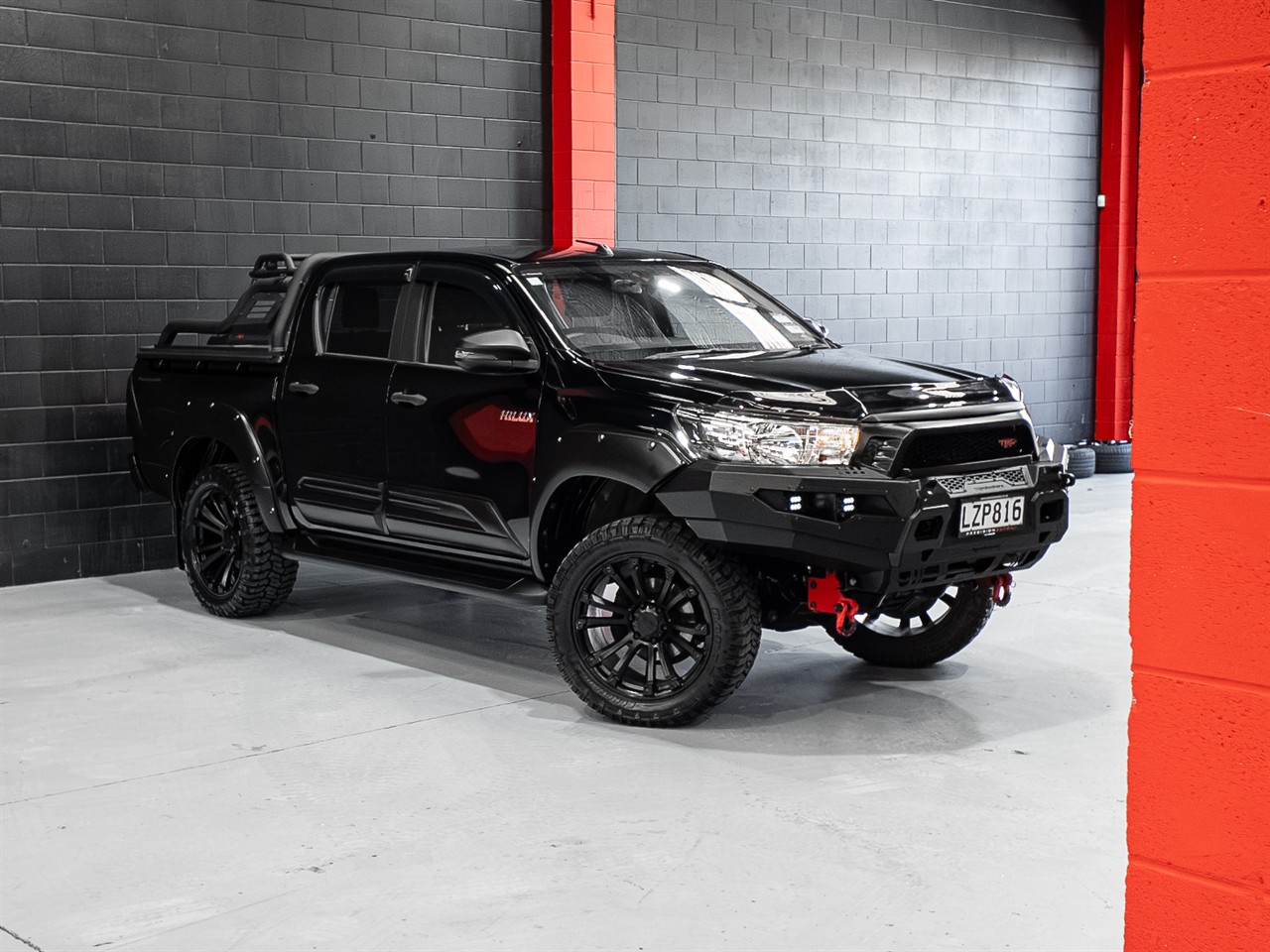 2019 TOYOTA Hilux