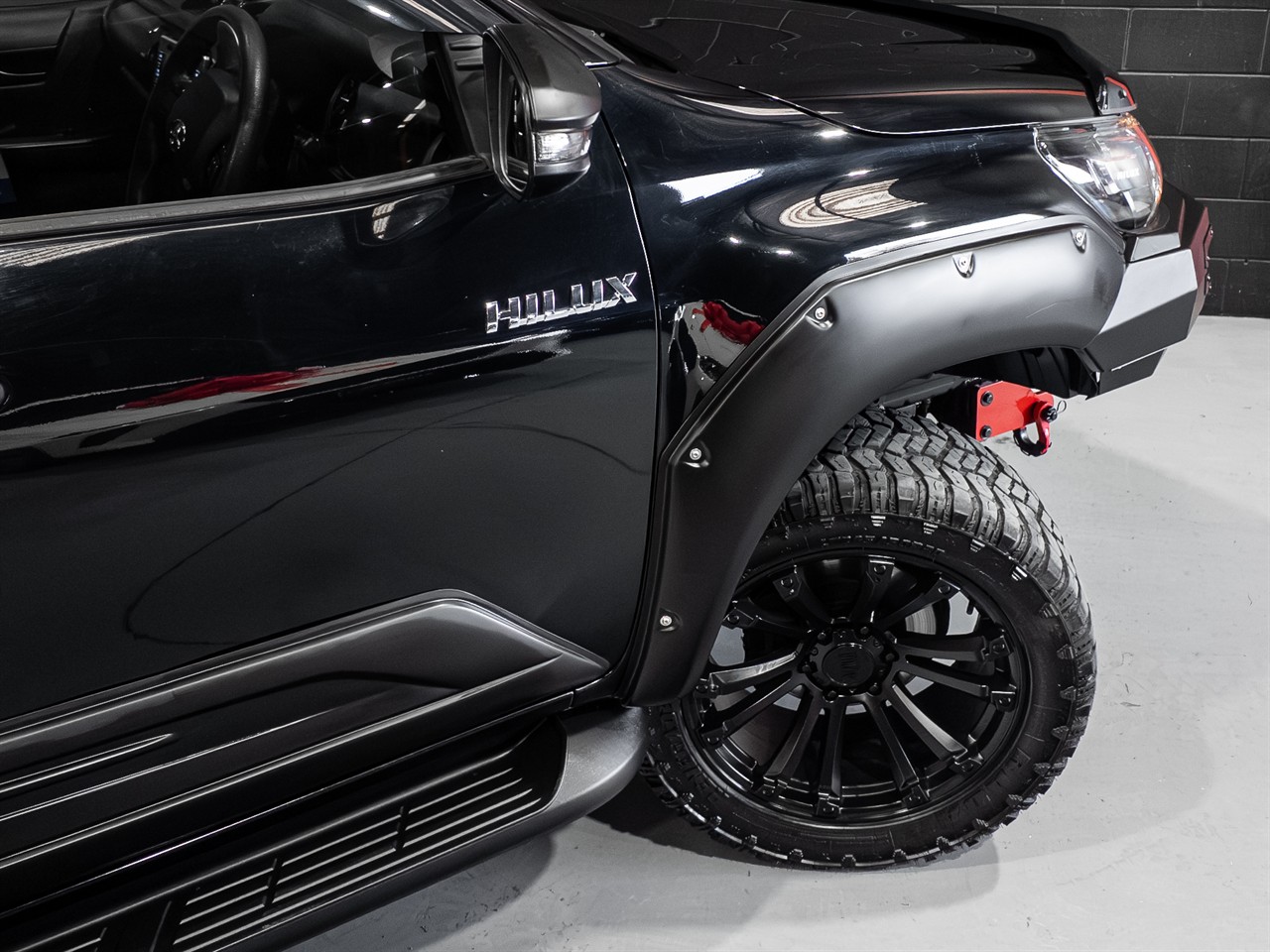 2019 TOYOTA Hilux
