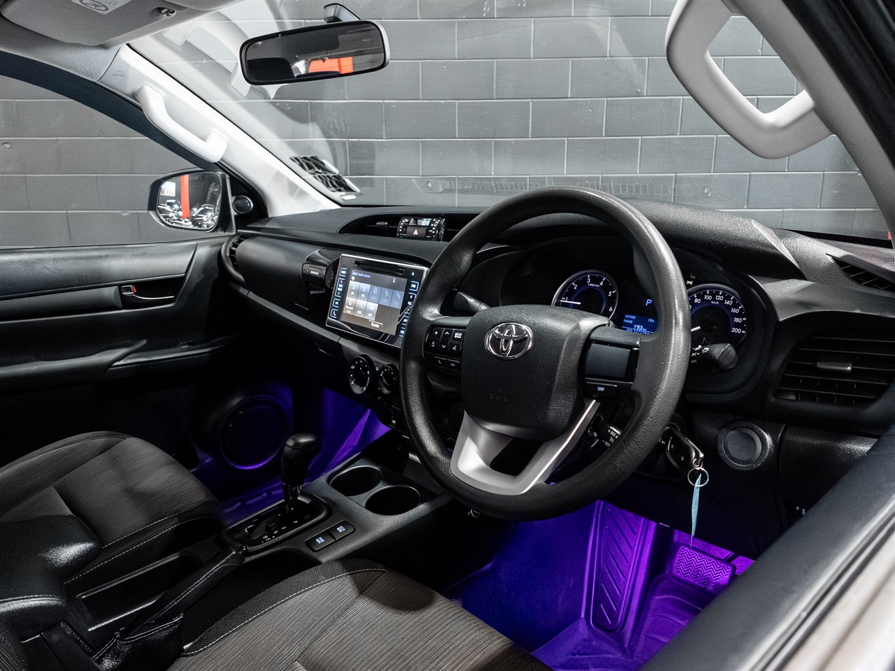 2019 TOYOTA Hilux