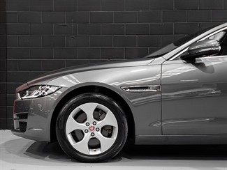 2018 Jaguar XE - Thumbnail