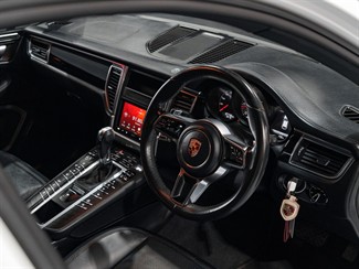 2015 Porsche Macan - Thumbnail