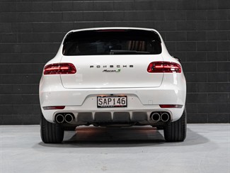2015 Porsche Macan - Thumbnail