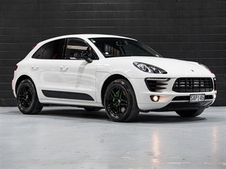 2015 Porsche Macan - Thumbnail