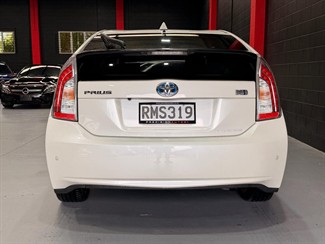 2012 TOYOTA Prius - Thumbnail