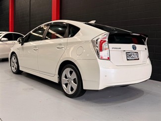 2012 TOYOTA Prius - Thumbnail
