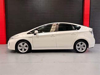 2012 TOYOTA Prius - Thumbnail