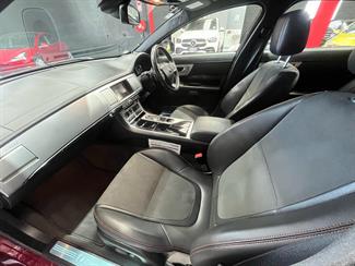 2015 Jaguar XF - Thumbnail