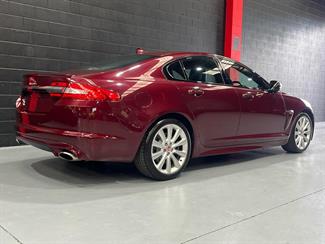 2015 Jaguar XF - Thumbnail