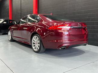 2015 Jaguar XF - Thumbnail