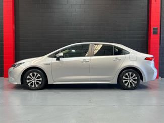 2021 TOYOTA Corolla - Thumbnail