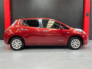 2015 Nissan Leaf - Thumbnail