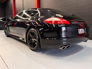 2013 Porsche Panamera - Thumbnail