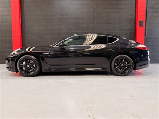 2013 Porsche Panamera - Thumbnail