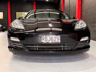 2013 Porsche Panamera - Thumbnail