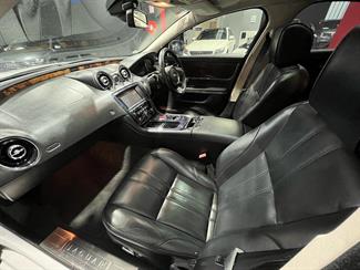 2011 Jaguar Xj - Thumbnail