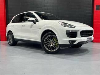 2016 Porsche Cayenne - Thumbnail
