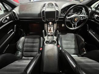 2016 Porsche Cayenne - Thumbnail
