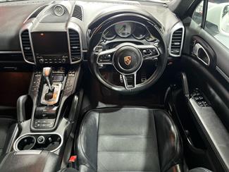 2016 Porsche Cayenne - Thumbnail