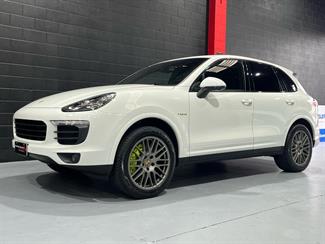 2016 Porsche Cayenne - Thumbnail