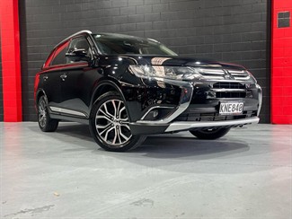 2017 Mitsubishi Outlander - Thumbnail