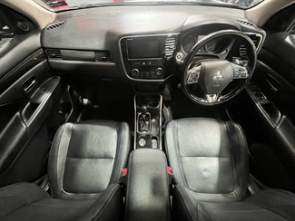 2017 Mitsubishi Outlander - Thumbnail