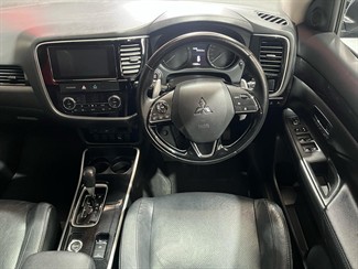 2017 Mitsubishi Outlander - Thumbnail