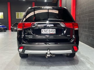 2017 Mitsubishi Outlander - Thumbnail