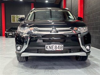 2017 Mitsubishi Outlander - Thumbnail